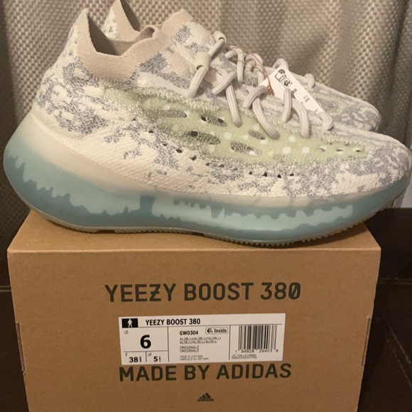 Adidas Yeezy Boost 380 - Picture 6 of 7